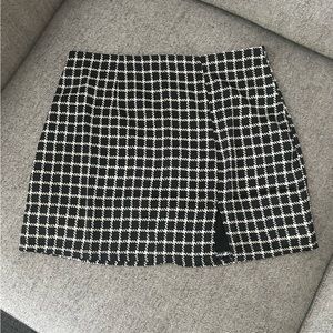 NWOT Lulus Uptown Energy Black and white Plaid Satin Mini Skirt